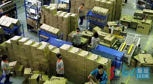 雙十一天貓超市羅崗分揀中心通宵作業(yè)