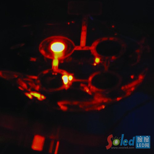 工作中的3D打印QD-LED的低分辨率圖像